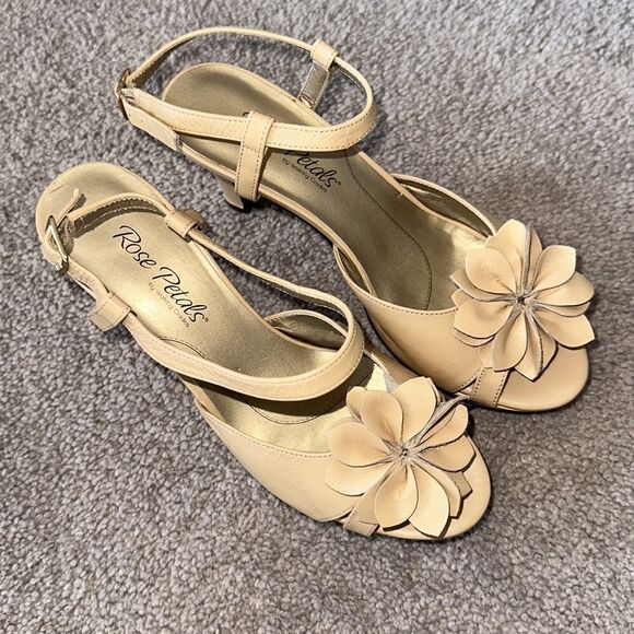 Rose Petals by Walking Cradles Flower Heels! - Picture 7 of 12